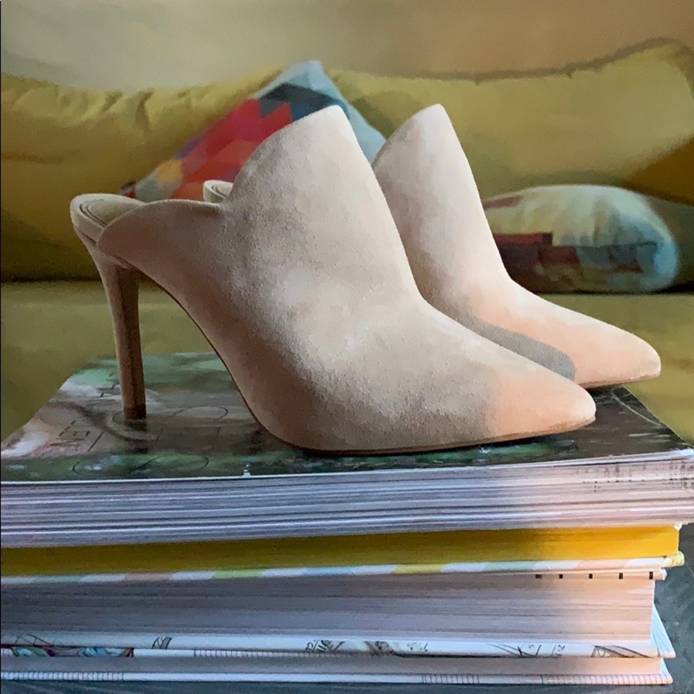 Nude suede Gianni Bini mule heels